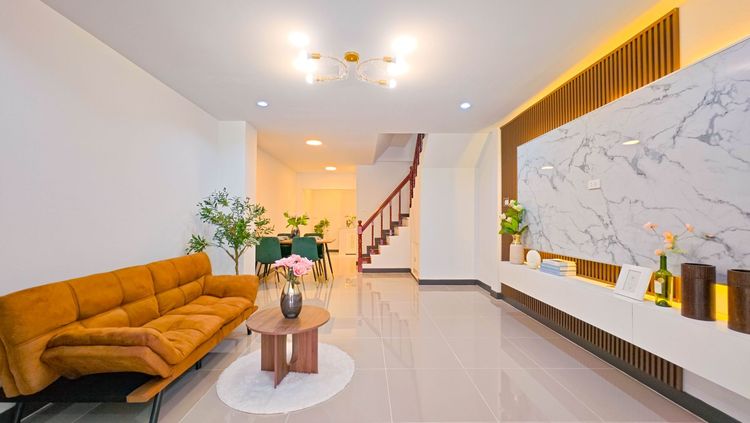 มีบางส่วน ขายทาวน์เฮ้าส์ 2 ชั้น ม.เคซี รามอินทรา 8 ถนนไทยรามัญ 16 ตรว. 2 ห้องนอน 2 ห้องน้ำ ใกล้ทางด่วนจตุโชติและแฟชั่นไอส์แลนด์ รูปที่ 4