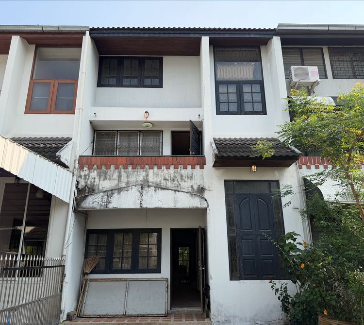 อื่นๆ ไม่มี สร้างเสร็จก่อน 2010 ขายด่วน ทาวน์เฮ้าส์ 3 ชั้น ใกล้ BTS เสนานิคม รูปที่ 2