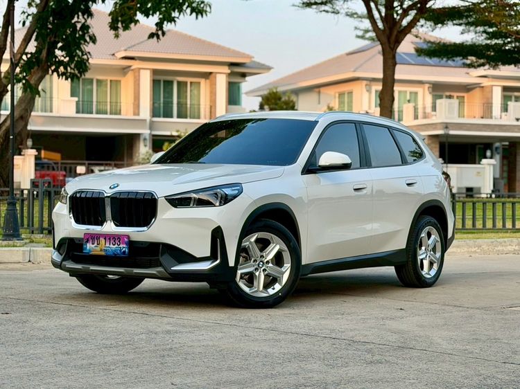 รถ BMW X1 2.0 sDrive18i xLine สี ขาว