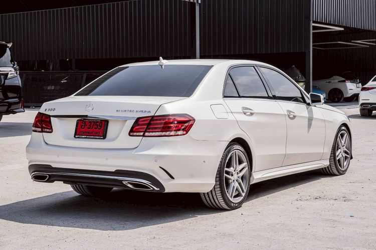 Mercedes-Benz E-Class 2014 E300 Sedan ไฮบริด ขาว รูปที่ 4