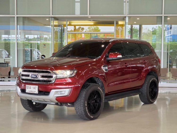 รถ Ford Everest 2.2 Titanium สี แดง