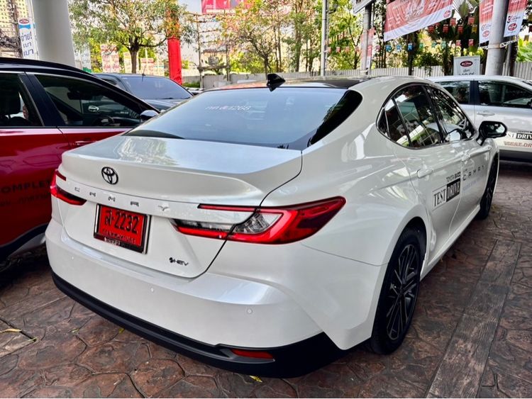 Toyota Camry 2025 2.5 HEV Premium Luxury Sedan ไฮบริด ไม่ติดแก๊ส เกียร์อัตโนมัติ ขาว รูปที่ 2
