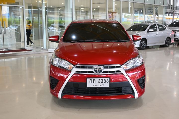 รถ Toyota Yaris 1.2 E สี แดง