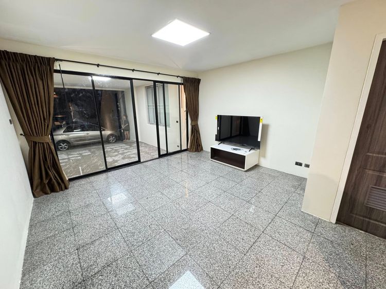 🏢✨ ให้เช่า Home Office  Town In Town  รีโนเวทใหม่ทั้งหลัง พร้อมใช้งาน ✨🏢