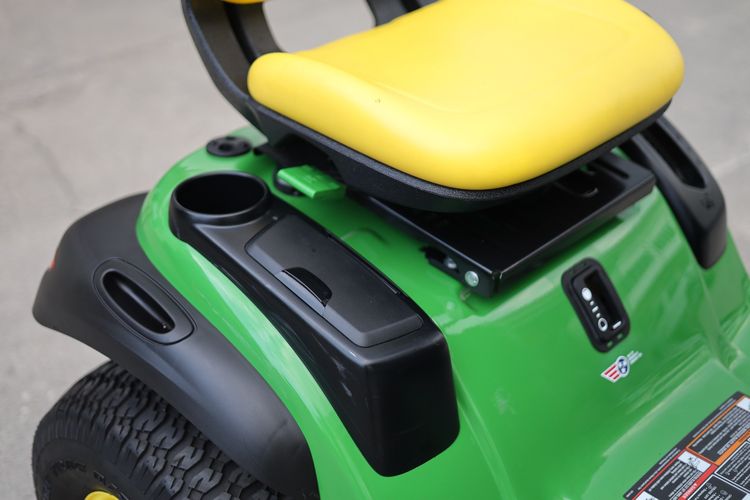 รถตัดหญ้านั่งขับมือสอง John Deere S240 รูปที่ 8