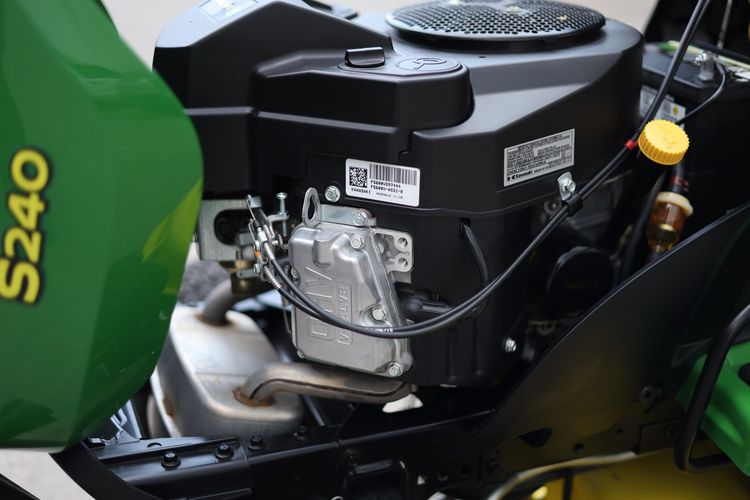 รถตัดหญ้านั่งขับมือสอง John Deere S240 รูปที่ 11