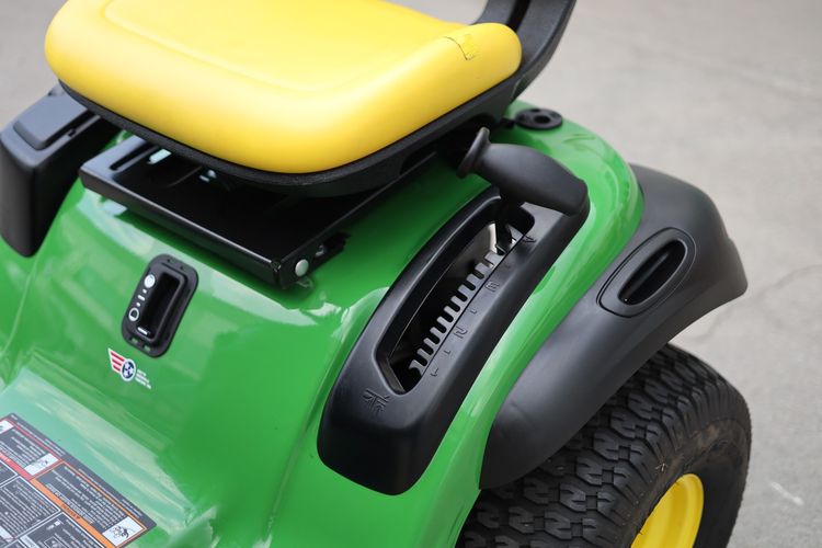 รถตัดหญ้านั่งขับมือสอง John Deere S240 รูปที่ 9