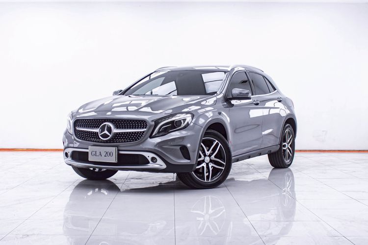 รถ Mercedes-Benz GLA-Class GLA200 สี เทา