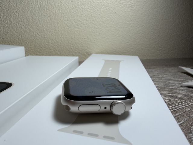 Apple watch SE Gen 2 40mm สี Starlight GPS  รูปที่ 3