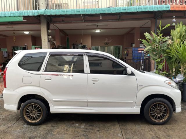 Toyota Avanza 2011 1.5 E Exclusive เบนซิน ไม่ติดแก๊ส เกียร์อัตโนมัติ ขาว รูปที่ 2