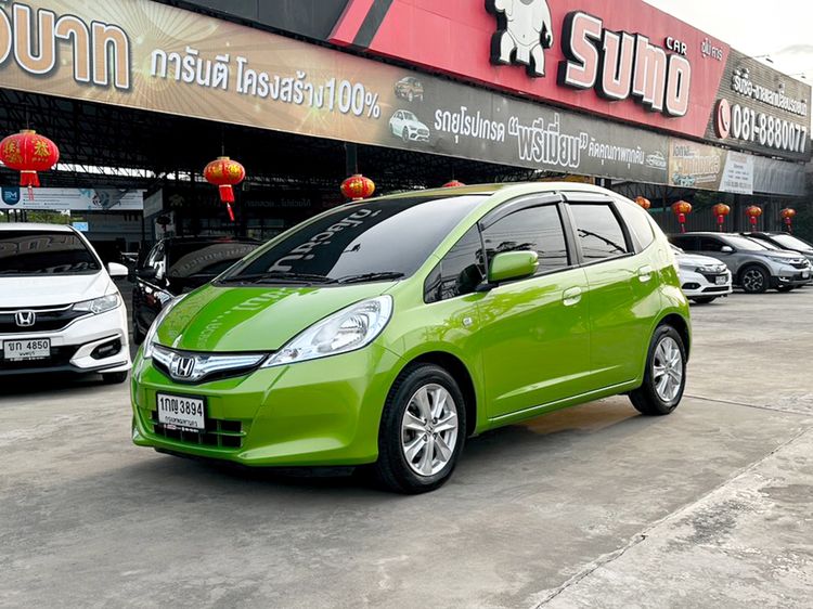 รถ Honda Jazz 1.3 Hybrid สี เขียว