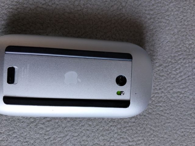 ขอขายเมาส์ Apple wireless model No A12963VDC แท้ผลิตในจีนใช้ถ่าน Alkaline AAA 2ก้อน สีขาว รูปที่ 7