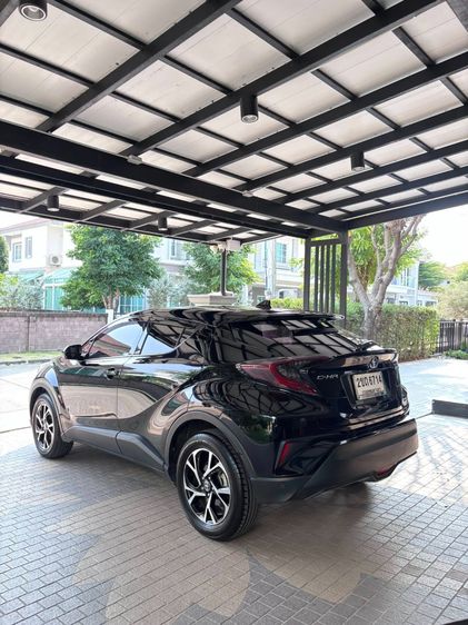 รถ Toyota C-HR 1.8 HV Mid สี ดำ