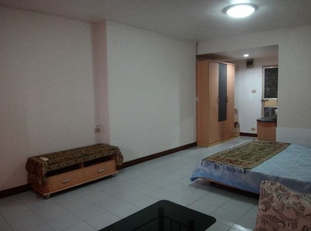 ไม่อนุญาต ตกแต่งครบ สร้างเสร็จก่อน 2010 ให้เช่าคอนโด 35 ตรม. (ฝั่งสระว่ายน้ำ) ใกล้สำนักงานเขตห้วยขวาง รูปที่ 4