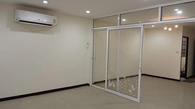 อื่นๆ ไม่มี สร้างเสร็จก่อน 2010 ให้เช่าทาวน์เฮ้าส์ Renovate ใหม่ ลาดพร้าว 47 แยก 9-5 2 ชั้น 26 ตร.ว. จอดรถ 2 คัน ใกล้ BTS รูปที่ 3