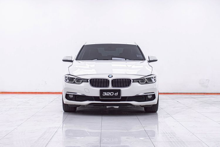 BMW Series 3 2016 320d Sedan ดีเซล ไม่ติดแก๊ส เกียร์อัตโนมัติ ขาว รูปที่ 4