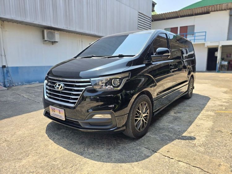 รถ Hyundai Grand Starex 2.5 VIP สี ดำ