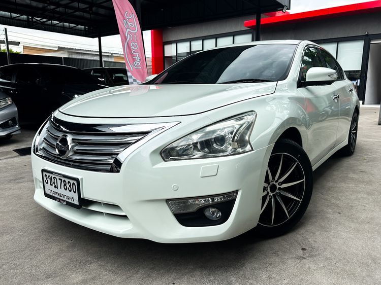 รถ Nissan Teana 2.5 XV สี ขาว