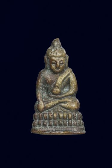 พระชัยวัฒน์น้ำเต้าเอียง