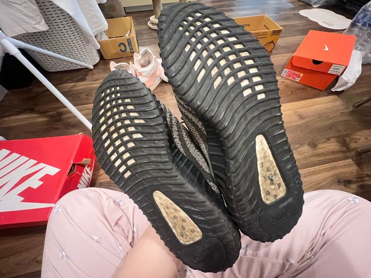 Adidas Yeezy  รูปที่ 4