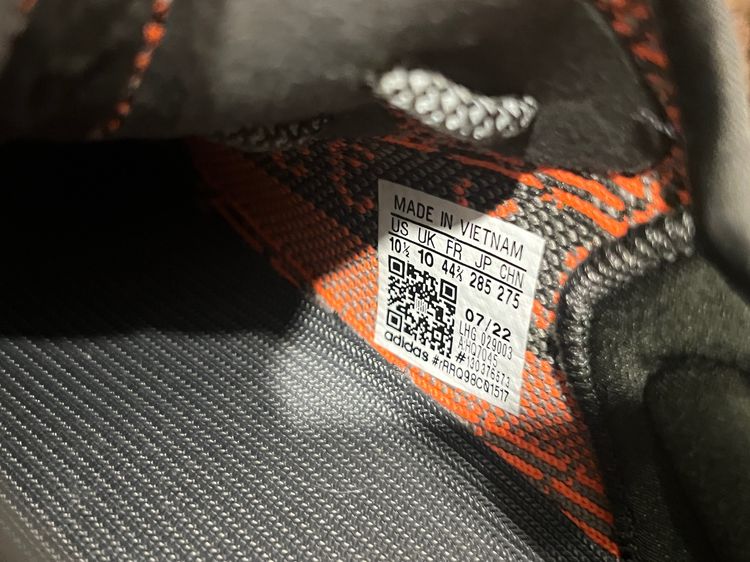 Adidas Yeezy  รูปที่ 3