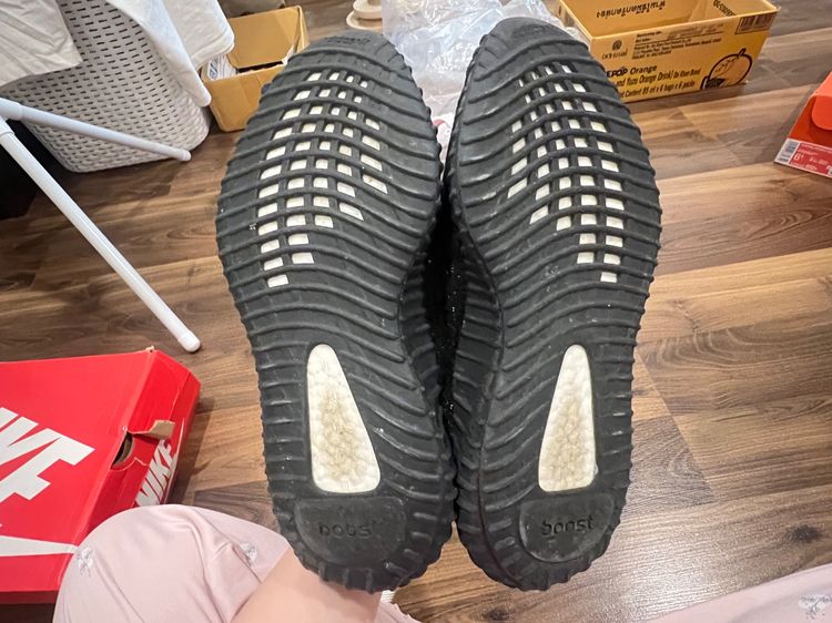 Adidas Yeezy Oreo  รูปที่ 3