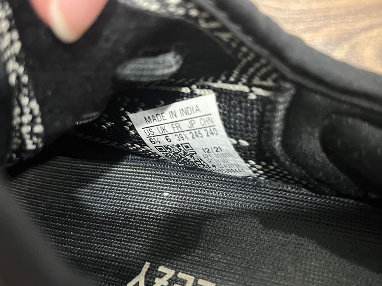 Adidas Yeezy Oreo  รูปที่ 2