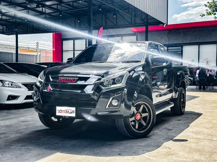 รถ Isuzu D-MAX 1.9 Hi-Lander L สี ดำ