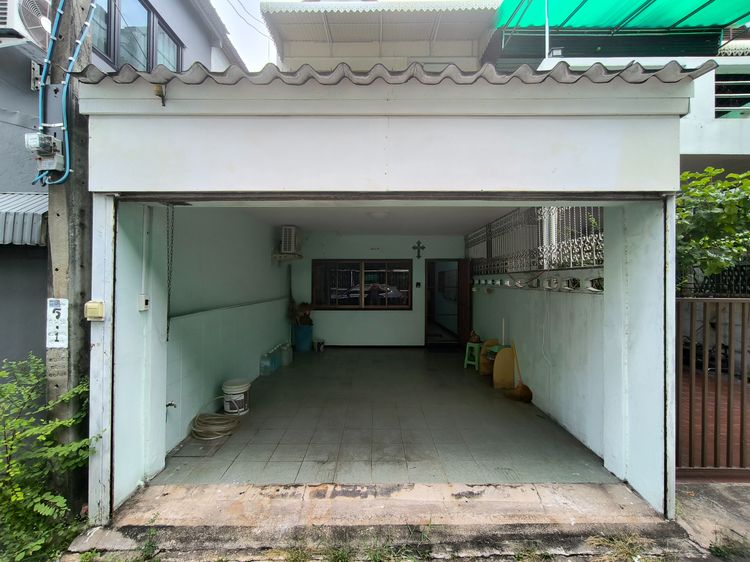 มีบางส่วน ขายบ้านทาวน์เฮ้าส์ 2 ชั้น ทำเลดี ซอยประชาอุทิศ 12 รูปที่ 2