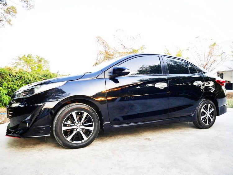 รถ Toyota Yaris ATIV 1.2 G สี ดำ