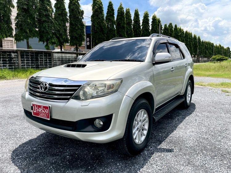 Toyota Fortuner 2012 3.0 V 4WD Utility-car ดีเซล ไม่ติดแก๊ส เกียร์อัตโนมัติ เทา