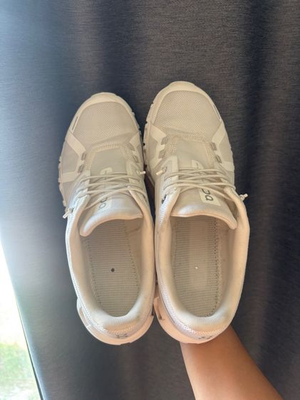 On cloud 6 white รูปที่ 10