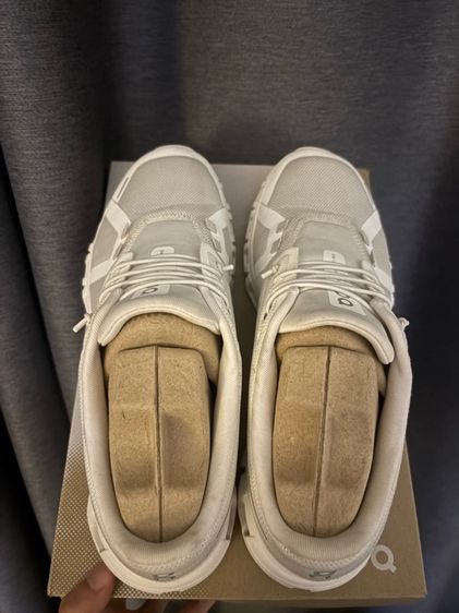 On cloud 6 white รูปที่ 7