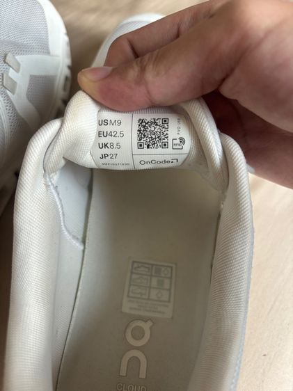 On cloud 6 white รูปที่ 11