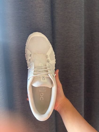 On cloud 6 white รูปที่ 8