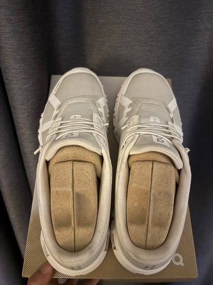 On cloud 6 white รูปที่ 6