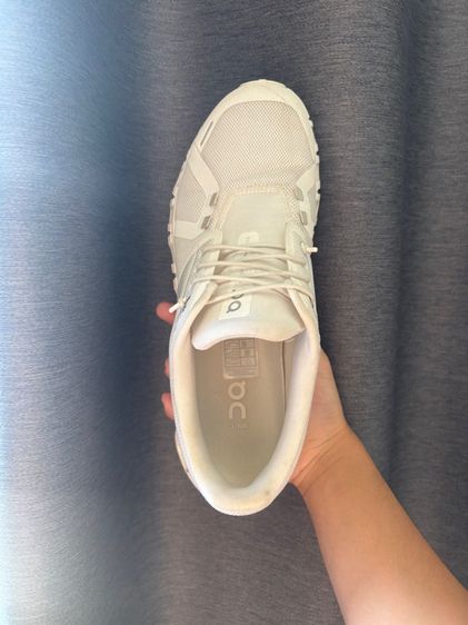On cloud 6 white รูปที่ 9