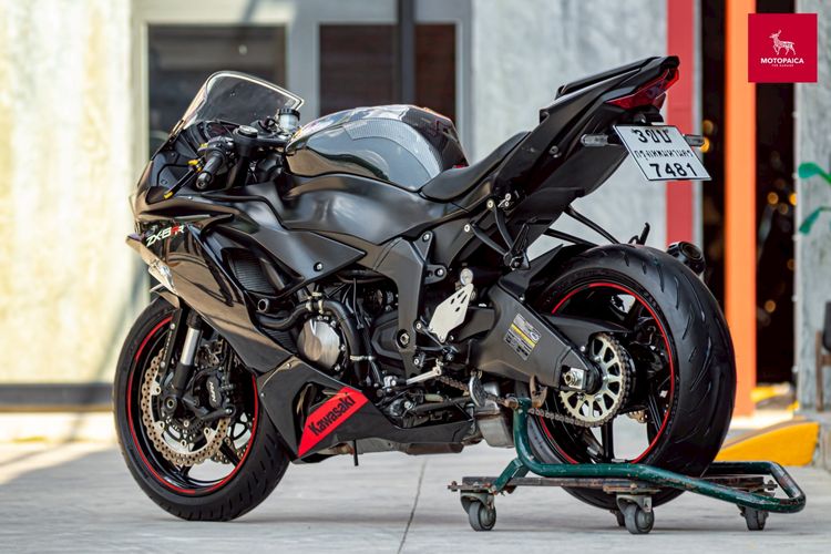 Kawasaki Ninja ZX-6R ปี2019 สีดำด้าน วิ่งน้อย6,000Km. รถใหม่มาก รูปที่ 4