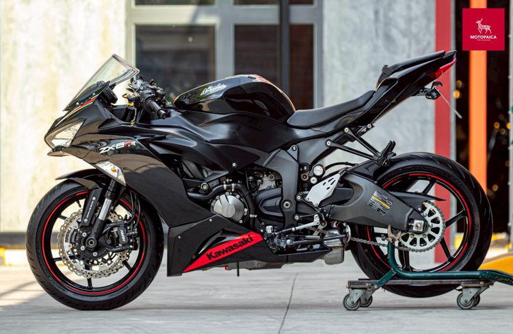Kawasaki Ninja ZX-6R ปี2019 สีดำด้าน วิ่งน้อย6,000Km. รถใหม่มาก รูปที่ 3