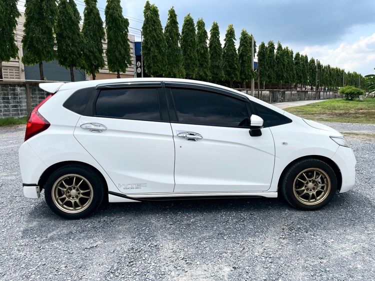 Honda Jazz 2015 1.5 V Plus i-VTEC Sedan เบนซิน ไม่ติดแก๊ส เกียร์อัตโนมัติ ขาว รูปที่ 4