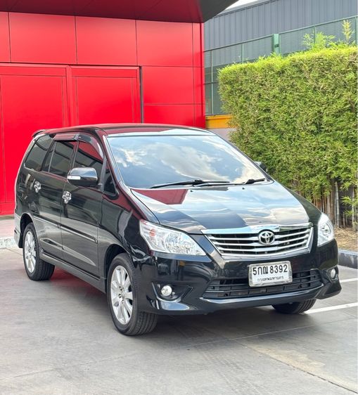 รถ Toyota Innova 2.0 V สี ดำ