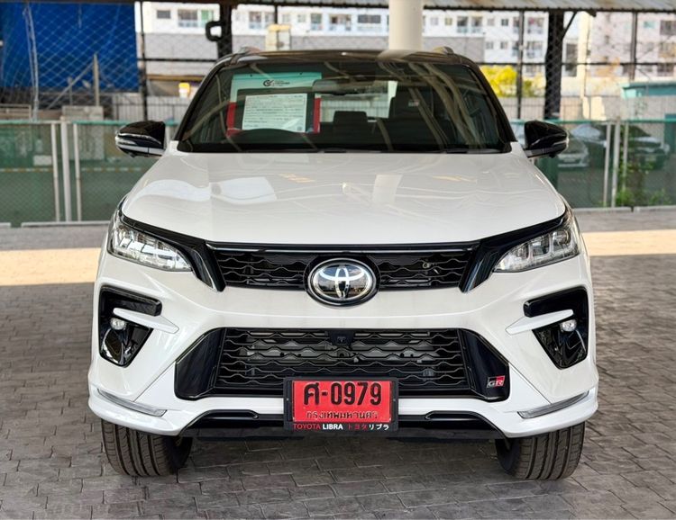รถ Toyota Fortuner 2.8 V สี ขาว