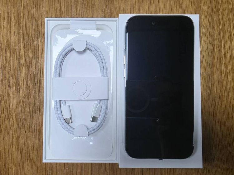 ขาย iPhone Air 256 GB มือสอง กล่องและอุปกรณ์ครบ สภาพดี พร้อมเคส 2 ชิ้น