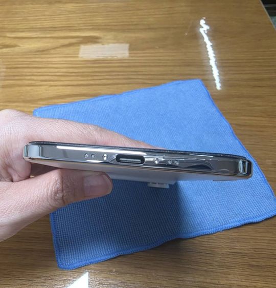 ขาย iPhone Air 256 GB มือสอง กล่องและอุปกรณ์ครบ สภาพดี พร้อมเคส 2 ชิ้น รูปที่ 5