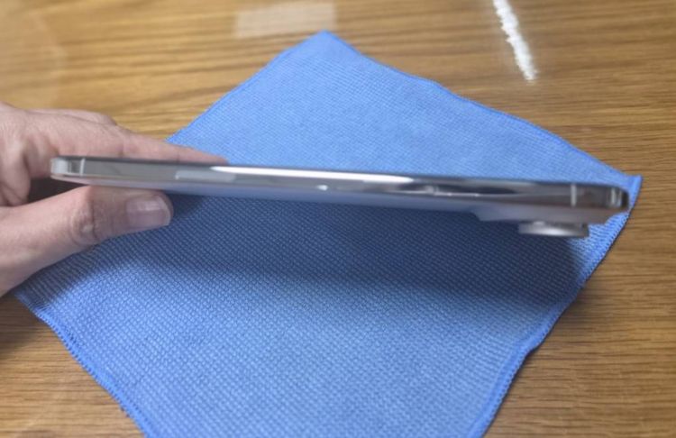 ขาย iPhone Air 256 GB มือสอง กล่องและอุปกรณ์ครบ สภาพดี พร้อมเคส 2 ชิ้น รูปที่ 3