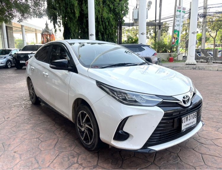 รถ Toyota Yaris ATIV 1.2 Sport สี ขาว