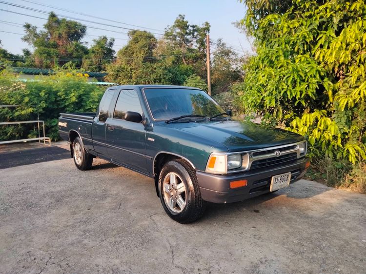 รถ Toyota Hilux Mighty-X 2.4 สี เขียว