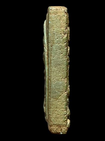 พระสมเด็จพิมพ์ใหญ่หลังอักษรจีนมงคลเนื้อสีเขียวก้านมะลิโรยเม็ดพระธาตุ รูปที่ 4