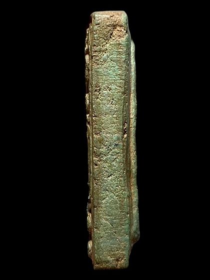 พระสมเด็จพิมพ์ใหญ่หลังอักษรจีนมงคลเนื้อสีเขียวก้านมะลิโรยเม็ดพระธาตุ รูปที่ 3