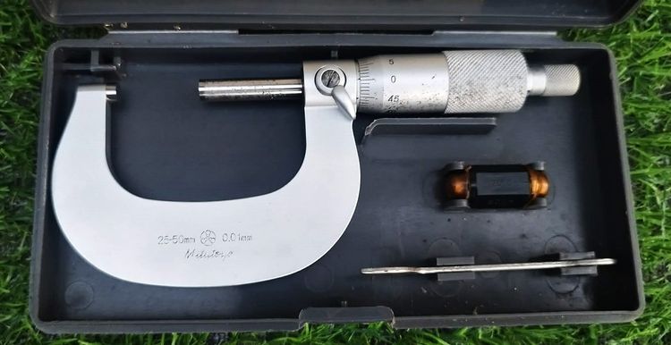 เครื่องมือวัดละเอียด ไมโครมิเตอร์วัดนอก Outside Micrometer ของแบรนด์ Mitutoyo ( 25-50mm  0.01mm ) มือสอง รูปที่ 2